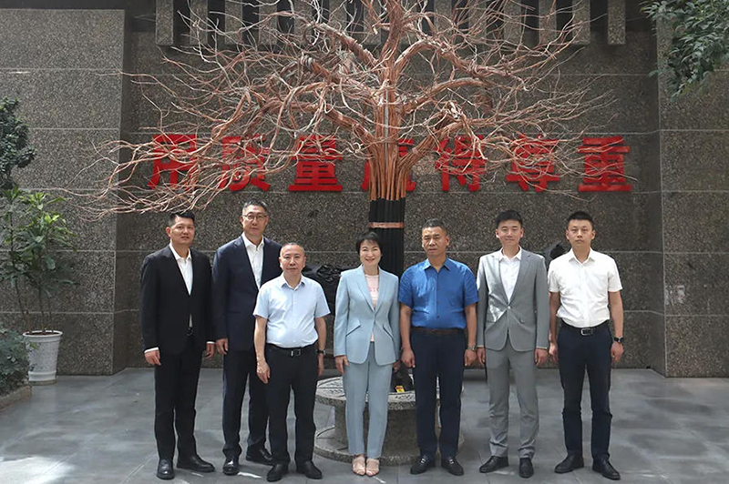 众邦电缆集团有限公司创始人、董事长金银强先生亲切接待美国万豪集团高层